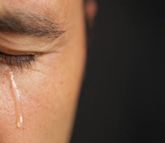 Otac otvorio stari dosije – ono što je našao promenilo je sve!