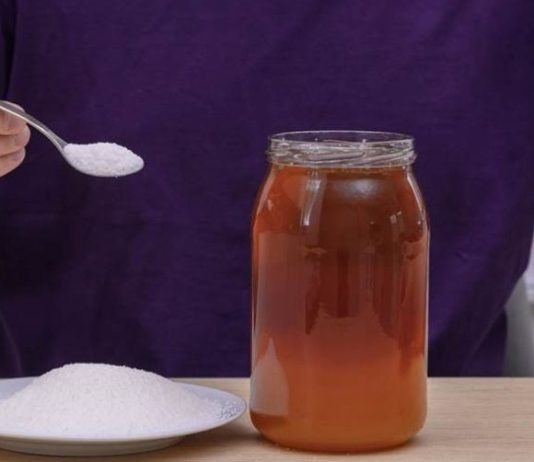 Da li i vi stavljate kašiku meda u čaj? Nutricionista otkriva da li je to dobra zamjena za šećer