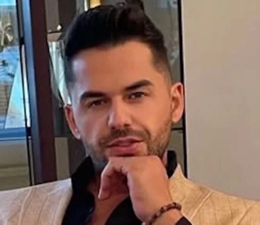 Pjevač iznenada preminuo, iza sebe ostavio suprugu i sina