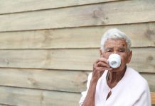 Napravite čudo za jetru i energiju: Napitak naših baka topi masnoće i čisti crijeva!