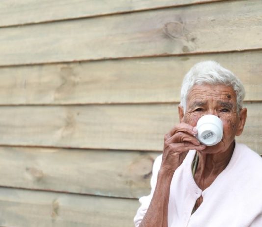 Napravite čudo za jetru i energiju: Napitak naših baka topi masnoće i čisti crijeva!