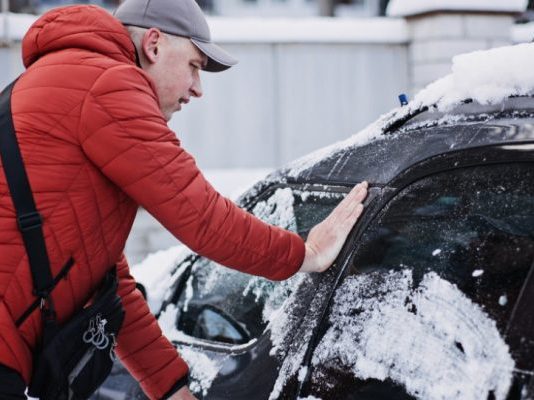 Ne ignorišite ovo zimi: Hladni prsti mogu ukazivati na opasno stanje, UPOZORAVA kardiolog