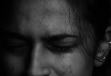 Udovica je mislila da zna sve o svom mužu – ali djevojčica otkrila istinu koju nikada neće zaboraviti!