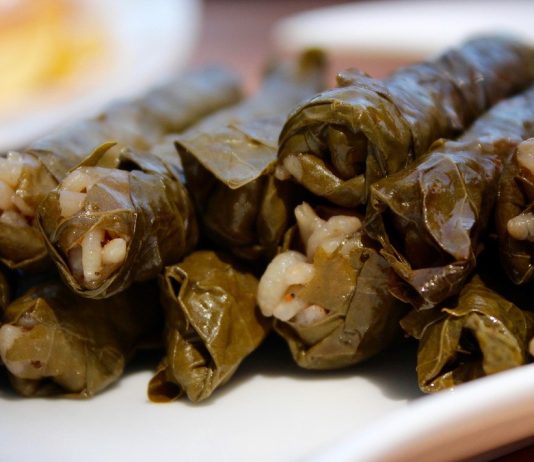 Samo ovako se pravi zaprška za sarmu: Kuhar otkrio caku zbog koje miriše kao kod bake