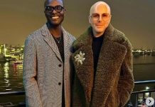 Oglasio se: Nekad je bio velika muzička zvijezda, a sada sa suprugom čestitao Božić