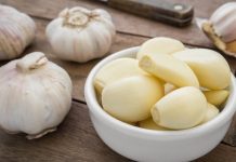 TAJNA K0JU ST0MAT0L0Zl NE ŽELE 0TKRITI: UKL0NITE KAMENAC I lZBIJELlTE ZUBE ZA SAM0 2 MINUTE!