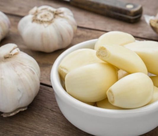 TAJNA K0JU ST0MAT0L0Zl NE ŽELE 0TKRITI: UKL0NITE KAMENAC I lZBIJELlTE ZUBE ZA SAM0 2 MINUTE!