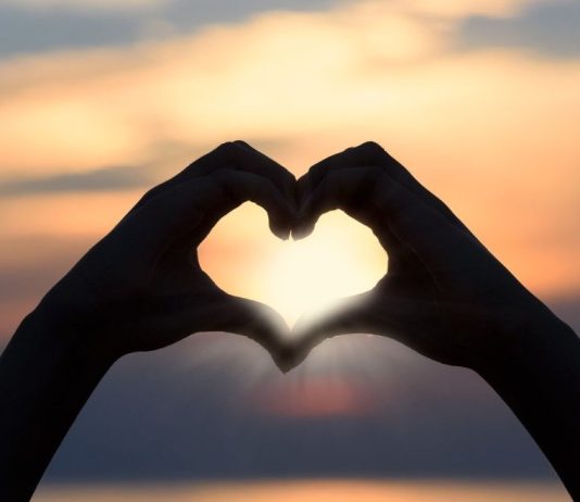 Djeca poput ovog dječaka,pokazuju da ljubav nije uvijek mjerena stvarima, nego voljom da dijelimo, volimo i brinemo se za one do kojih nam je stalo