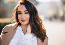 Svi su zvali beskorisnom domaćicom – Dok nije otkrila da vlada carstvom od 5 milijardi