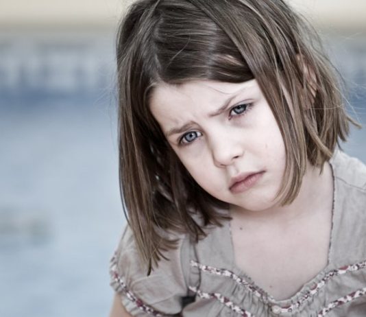 Kada dete kaže da ga boli stomak: Zašto je važno reagovati na vreme