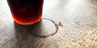 Kako očistiti tragove od čaša na drvenim površinama? Potrebna su vam 2 sastojka i skoro nimalo truda da sto bude kao nov