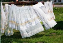 Samo 5 kašika ovog sastojka izvlači svu prljavštinu i zavjese blistaju kao snijeg