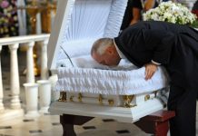 Da li je u redu poljubiti preminulu voljenu osobu?