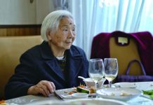 Ima 101 godinu, svako veče jede grickalice i gleda TV do zore: Zbog 1 stvari je uspela da doživi stotu bez problema