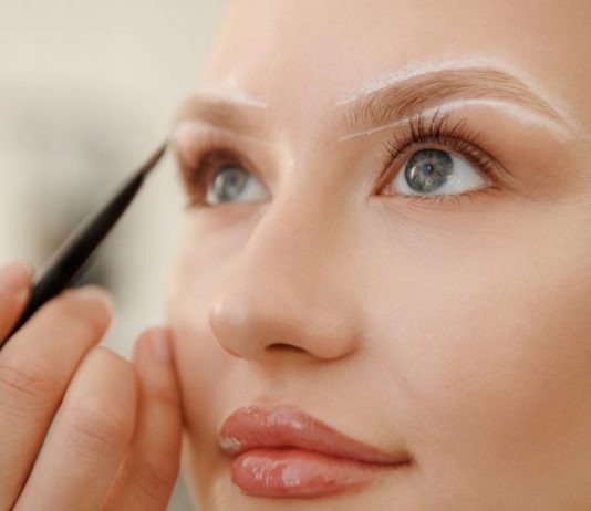 Zaboravite na debele obrve, od danas se one stilizuju ovako: Omraženi trend se vraća na velika vrata i žene nisu oduševljene