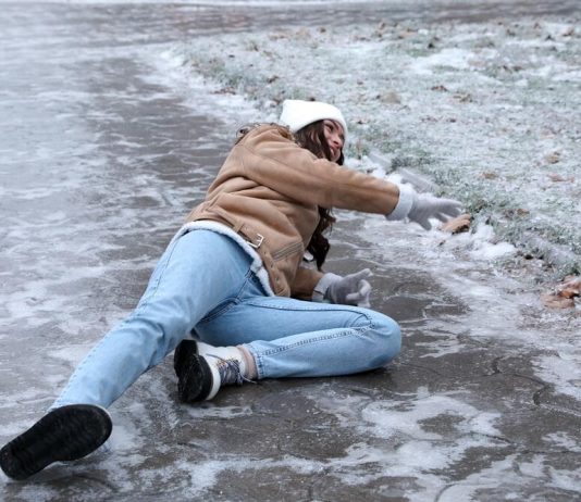 Ovo je prva stvar koju treba da uradite ako padnete na ledu: Mnogi odmah naprave najveću moguću grešku