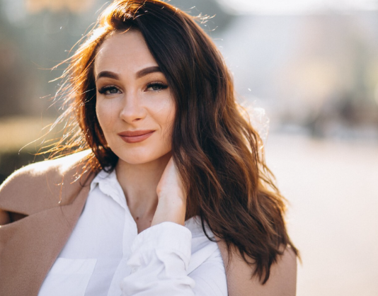 Svi su je zvali beskorisnom domaćicom – Dok nije otkrila da vlada carstvom od 5 milijardi