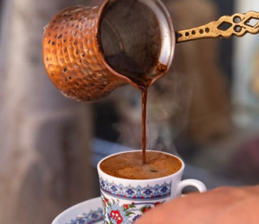 Turska i srpska kafa se potpuno drugačije spremaju: Kuvar star 60 godina konačno rešio nedoumice