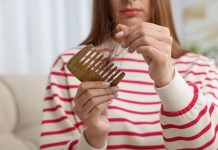 Skupite gomilu dlaka posle pranja kose? Evo zašto najviše opada pod tušem i da li imate razlog za brigu