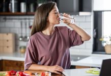 Ovo su tihi znaci da ne pijete dovoljno vode: Većina ih ignoriše i misle da je do umora, a rešenje je lako