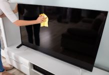 Uobičajena greška u čišćenju može uništiti vaš televizor: Ovo svi koristimo, a nismo ni svesni opasnosti
