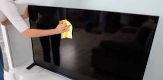 Uobičajena greška u čišćenju može uništiti vaš televizor: Ovo svi koristimo, a nismo ni svesni opasnosti