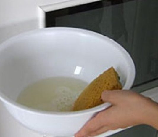 BIT ĆE KAO NOVA – EVO KAKO DA OČISTITE POŽUTJELA VRATA: Treba vam samo ova smjesa!