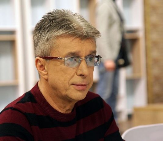 “Mama, Sale više ne diše”: Evo kako je zaista umro Saša Popović, njegova supruga otkrila zašto ga je baba Vanga slagala za godinu smrti