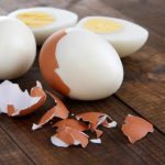 Zašto profesionalni kuhari nikada ne kuhaju jaja nakon što voda proključa: tajna savršenog jela