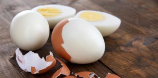 Zašto profesionalni kuhari nikada ne kuhaju jaja nakon što voda proključa: tajna savršenog jela