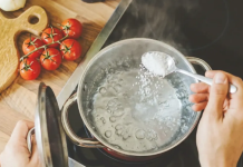 Prestani dodavati sol u vodu za tjesteninu nakon što proključa. Kruharski majstor otkriva neočekivane činjenice.