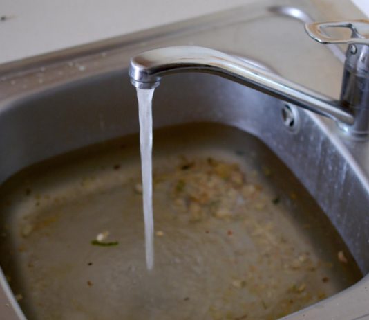 Stavite kesu u odvod sudopere! Nikad više nećete zvati majstore!