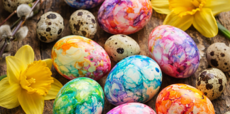 Bojenje jaja pjenom za brijanje: uz ovog pomagača iz kupaonice, zadivi sve mramornim pisanicama