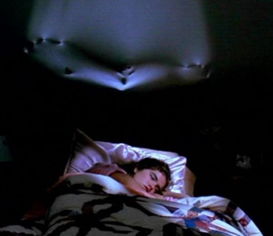 EVO ŠTA ZNAČI KADA SANJATE MRTVU OSOBU: Ovo je pokušaj da se pošalje poruka!