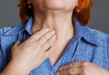 Evo kako zategnuti vrat i podbradak na prirodan način: Žene koje redovno praktikuju ove 3 stvari nemaju naboranu kožu u toj regiji ni posle 50. godine