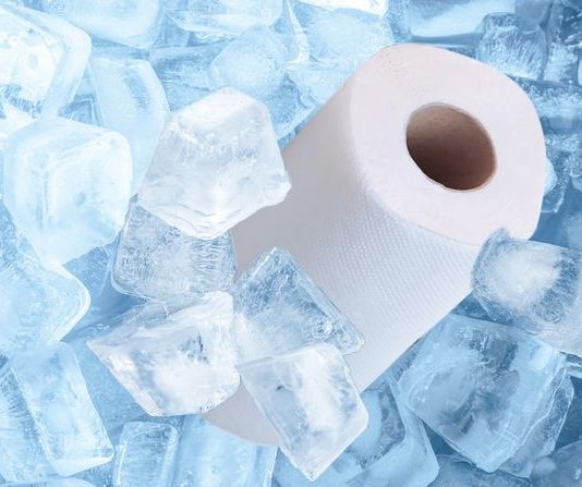 Ljudi masovno ubacuju list ubrusa u zamrzivač: Neverovatno je zašto to rade!