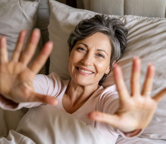 U KOJEM POLOŽAJU TREBA DA SPAVAJU SVE ŽENE STARIJE OD 50 GODINA: Ovo čuva mladolikost i zdravlje, smanjuje bore