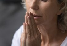 Ovi ljudi nikada ne treba da izgovaraju molitvu “Oče naš”: Protejerej kaže da tako bacaju prokletstvo na sebe