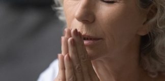 Ovi ljudi nikada ne treba da izgovaraju molitvu “Oče naš”: Protejerej kaže da tako bacaju prokletstvo na sebe