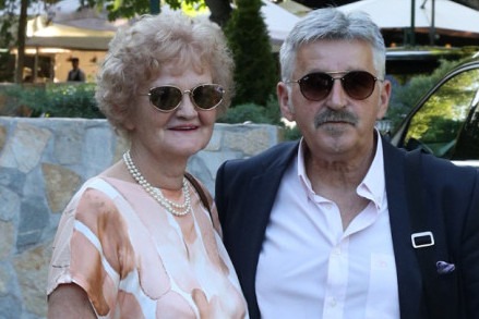 Vila ograđena kamenom ogradom: Dragan Stojković Bosanac otvorio vrata porodičnog doma na Bežanijskoj kosi FOTO