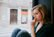 Kada je moj let otkazan i vratila se sam kući nakon neuspešnog službenog putovanja, videla sam neznanku u mom kućnom ogrtaču.