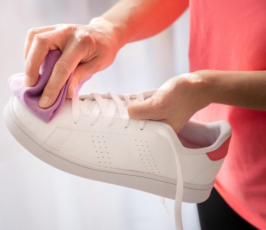 Neugodan miris obuće nestat će uz sastojak koji već imate u kuhinji