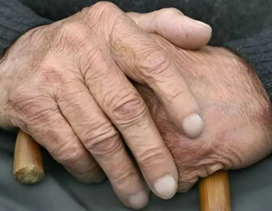 Babaa… danas su se djeca u školi smijala zbog mene jer nemam markiranu odjeću. Šta to zapravo znači?..