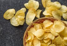 Neobičan predmet pronađen u kesi čipsa: objašnjenje iz proizvodnog procesa