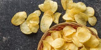 Neobičan predmet pronađen u kesi čipsa: objašnjenje iz proizvodnog procesa