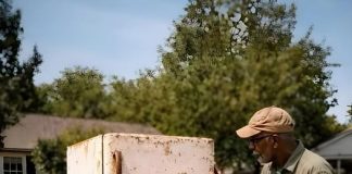 Neplanirani treptaj sudbine u jeftinom frižideru: trenutak koji je promenio tišinu dvorišta