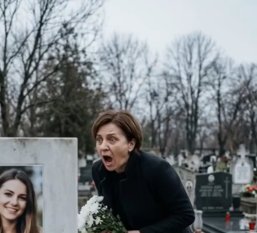 Bez da sam rekla mužu, otišla sam na grob njegove prve žene da tražim oproštaj. Ali kada sam prišla krstu i vidjela fotografiju na njemu, bila sam prestravljena