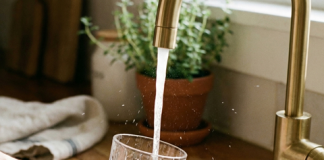 Koliko vode trebate popiti ujutro? Odgovor mnoge iznenadi