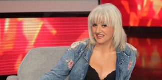 “Ne prelazim granicu i mene žene vole”: Naša pevačica sela oženjenom muškarcu u krilo, pa dobila šamar