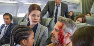 Siromašna crna djevojčica od 12 godina spasila je milijunaša u avionu nakon što je doživio moždani udar — ali ono što joj je zatim šapnuo natjeralo ju je da zaplače…